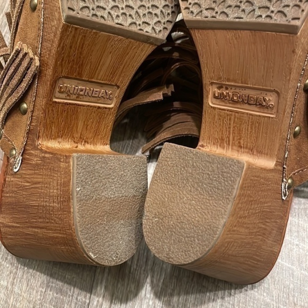 UnionBay Brown vegan leather suede fringed platform heels size 8 - Picture 7 of 10